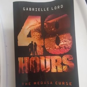 48 hours book The Medusa curse